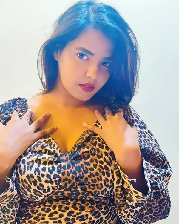 Sakshi vip call girls in Bandra